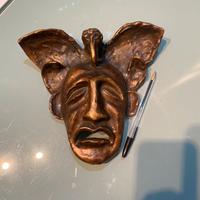 Maschera in bronzo