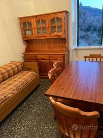Tavolo - sedie e mobile per sala / salotto- divano