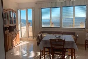 Castellabate. Casa vacanze con giardino in centro