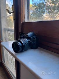 Nikon D3000 + obiettivo 18-55mm