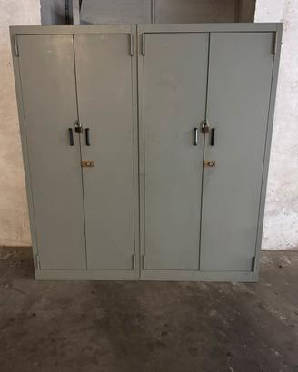 2 armadi in ferro robusti con serratura