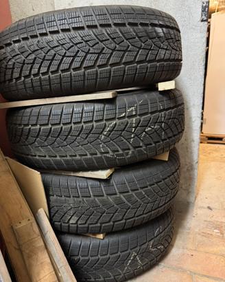 Treno Gomme invernali Good Year 225/65R17 102H