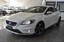 volvo-v40-d2-1-6-r-design-unipro-navi-xenon-cruse-