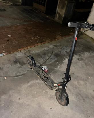 Monopattino elettrico Vivo