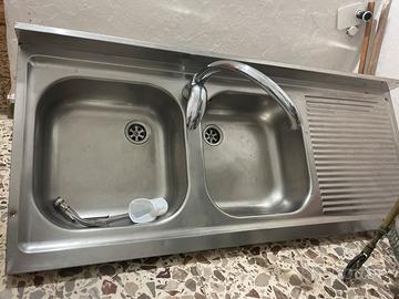 Lavello acciaio con rubinetto acciaio