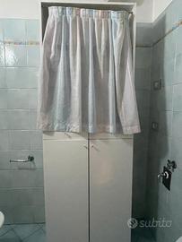 Mobile bagno bianco con tendina