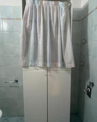 Mobile bagno bianco con tendina
