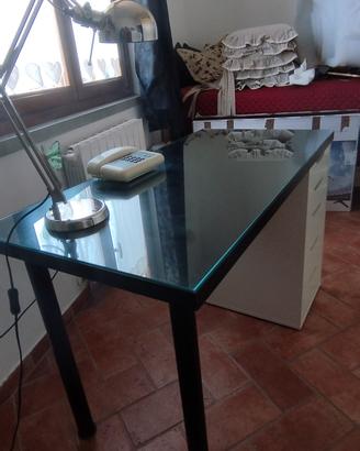 scrivania con cassettiera 