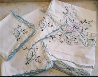 Tovaglia antica ricamata
