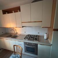 Cucina ben tenuta e curata nei dettagli