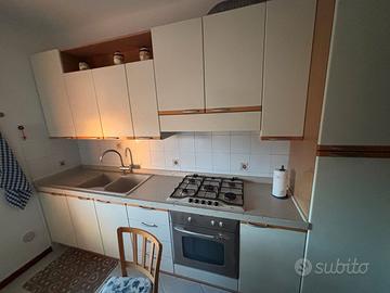 Cucina ben tenuta e curata nei dettagli