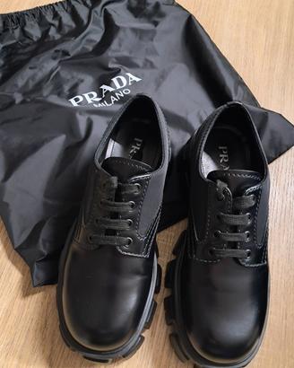 Mocassini neri in pelle e nylon Prada