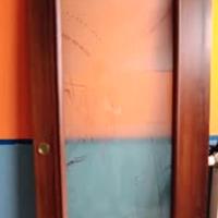 Porta scorrevole in legno e vetro+ lampadario dece