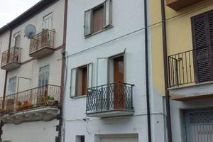 Casa indipendente di 100 m² con più di 5 locali a 