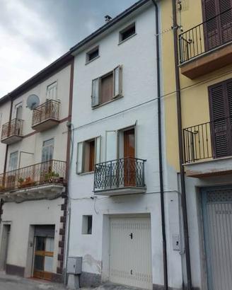 Casa indipendente di 100 m² con più di 5 locali a 
