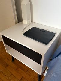 Comodino moderno bianco e nero