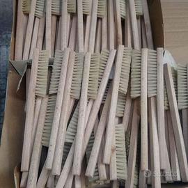 Spazzolini setola legno lunghezza cm 20, euro 0,50