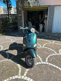 Vespa et4 125