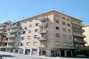 3 LOCALI A CIAMPINO