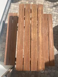 Tavolo in legno  con panche per bambini