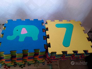 Tappeto puzzle colorato e antiurto 