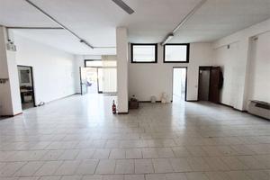 OSTE - FONDO COMMERCIALE CON CANNA FUMARIA