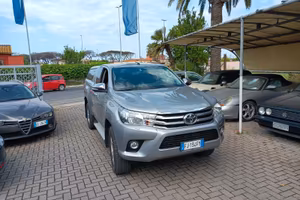 TOYOTA HYLUX  2.4  2 PORTE EXTRA CAB LOUNGE 