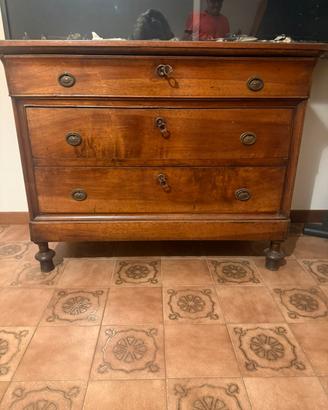 Comò d’epoca in legno con piano in marmo