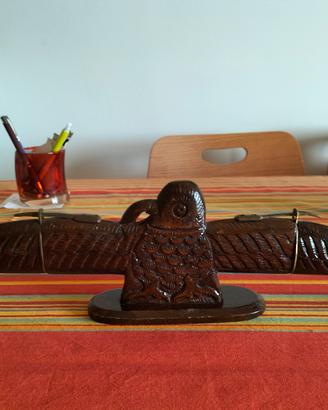 Aquila in legno vintage  con accessori barbecue 