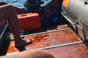 Gommone con ghiglia rigida