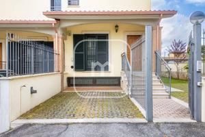 Villetta a schiera di 140 m² con 4 locali a Roma