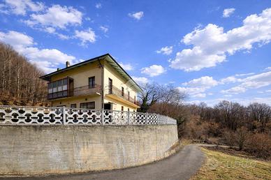 VILLA SINGOLA A COASSOLO TORINESE