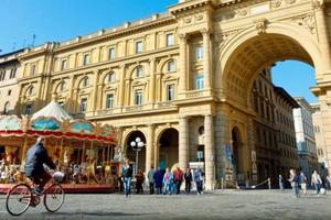 Attività / Licenza di 50 m² con 5 locali a Firenze