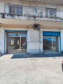 Locale commerciale con parcheggio esclusivo
