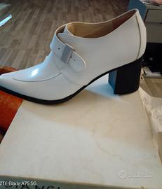 SCARPE DONNA MAI USATE