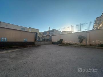 Garage 72mq box/posti auto