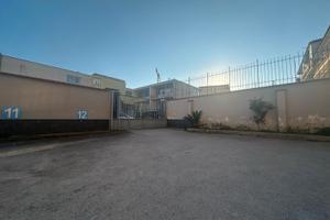 Garage 72mq box/posti auto