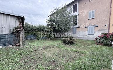 TRILOCALE IN CORTE SENZA SPESE CONDOMINIALI CON BO