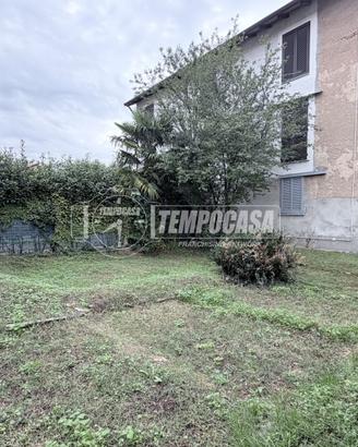 TRILOCALE IN CORTE SENZA SPESE CONDOMINIALI CON BO
