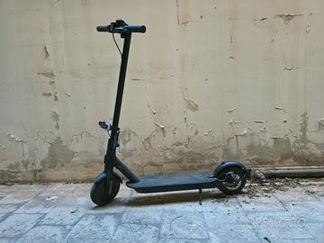 Monopattino Elettrico Xiaomi Pro 2(Ruote Piene)