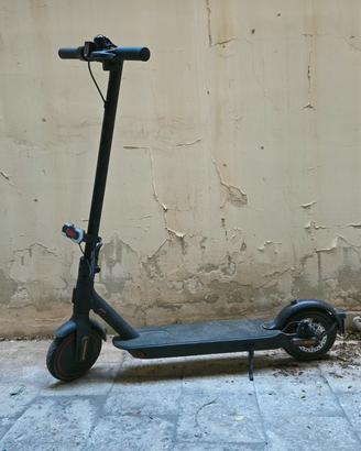 Monopattino Elettrico Xiaomi Pro 2(Ruote Piene)