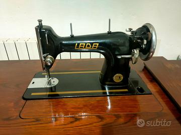 Macchina da cucire antica