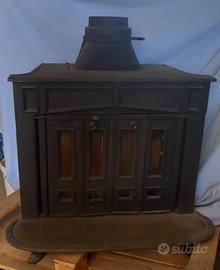 Stufa a legna in ghisa