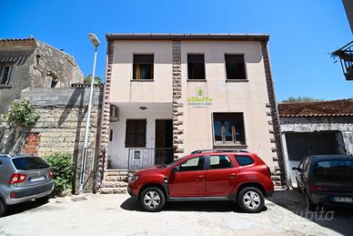 Casa indipendente distante pochi km dal mare