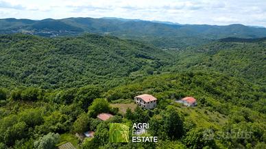 Abitazione da ristrutturare con 18 HA di terreno