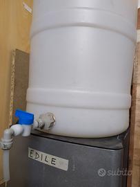 recipiente in plastica per acqua