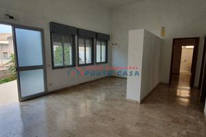 Pressi Via Marsala - Loc. commerciale indipendente