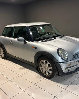 MINI COOPER DEL 2003 BENZINA 130.000 KM