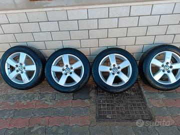 Cerchi in lega Volkswagen raggio 16 con gomme 
