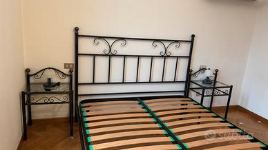Letto in ferro nero + 2 comodini + rete a doghe